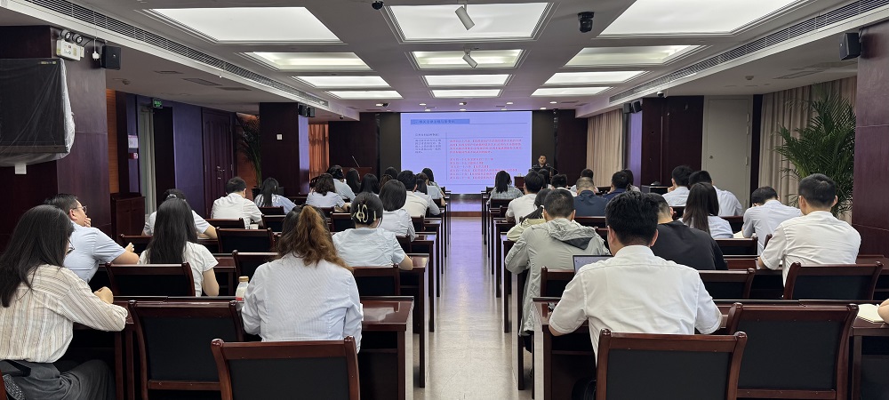 兴泰控股举办新形势下企业合同管理实务与法律审查要点培训