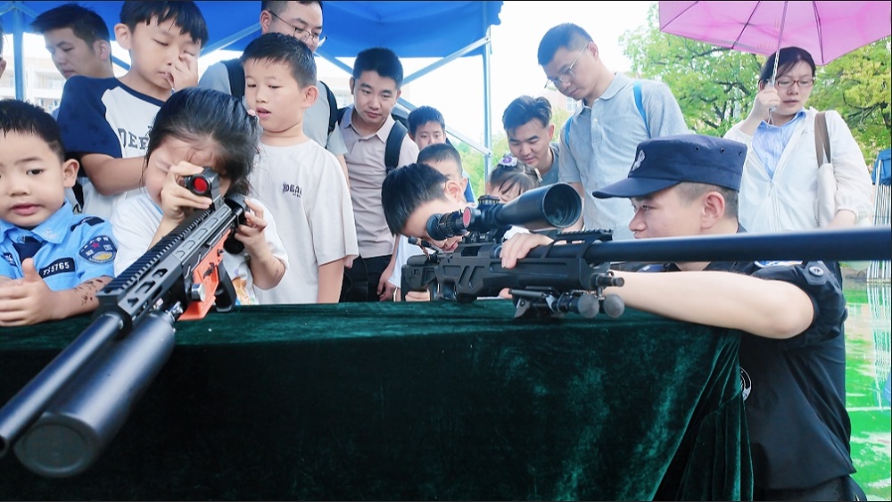 少年自有英雄梦 警心童行护成长